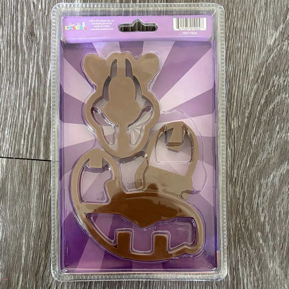 3D Giraffe Cookie Cutter - Picture 2 of 6